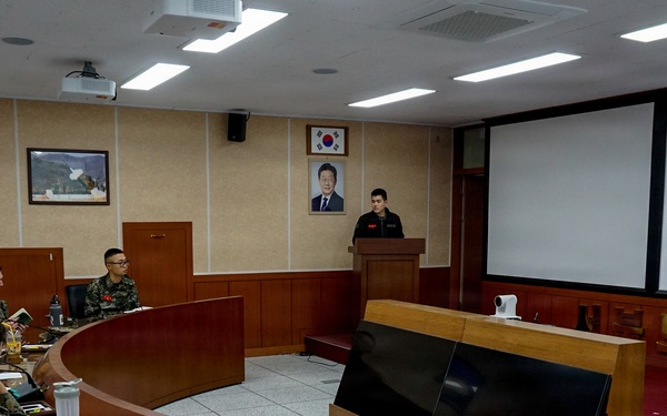 5th Air Naval Gunfire Liaison Company Marines conduct training with Republic of Korea service members