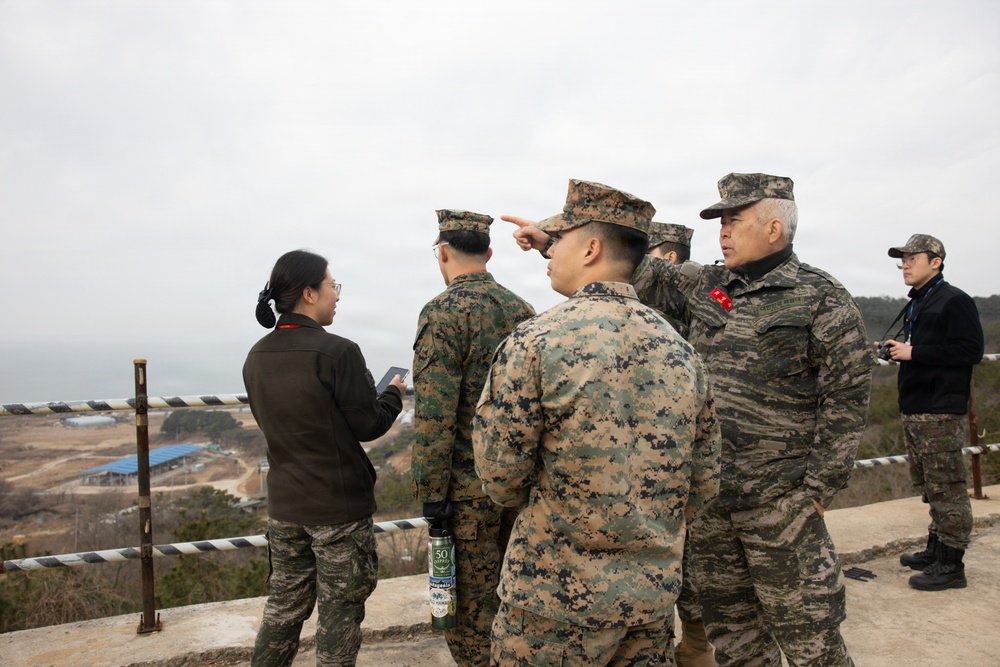 5th Air Naval Gunfire Liaison Company Marines conduct communications site surveys and joint training with Republic of Korea forces