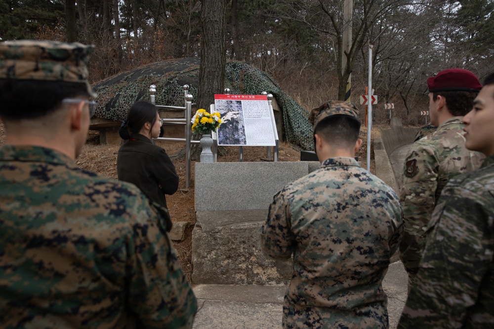 5th Air Naval Gunfire Liaison Company Marines conduct communications site surveys and joint training with Republic of Korea forces