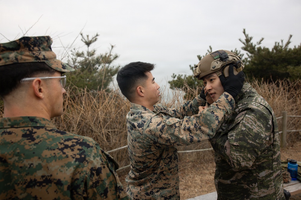 5th Air Naval Gunfire Liaison Company Marines conduct communications site surveys and joint training with Republic of Korea forces