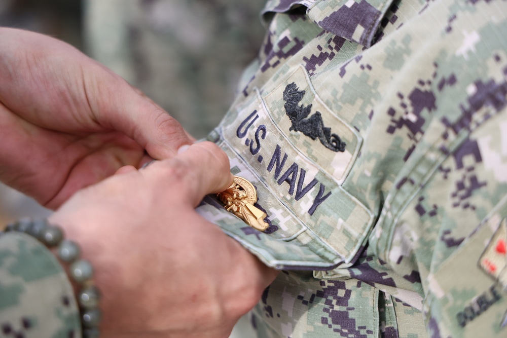 Lt. Krista Yarbrough Earns Navy Expeditionary Supply Corps Insignia