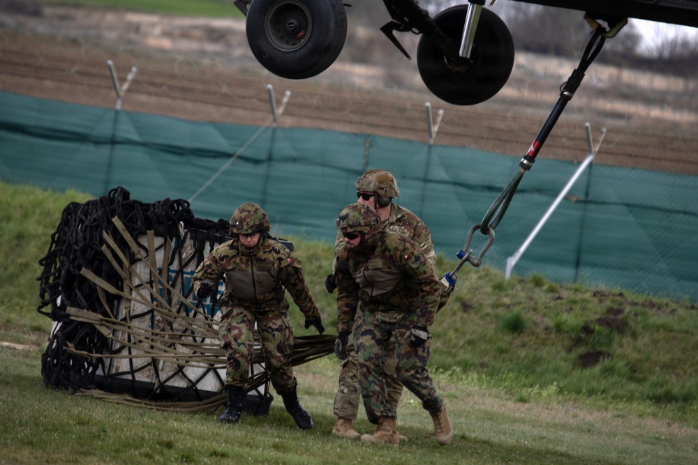 U.S. and Swiss forces conduct sling-load training in Kosovo
