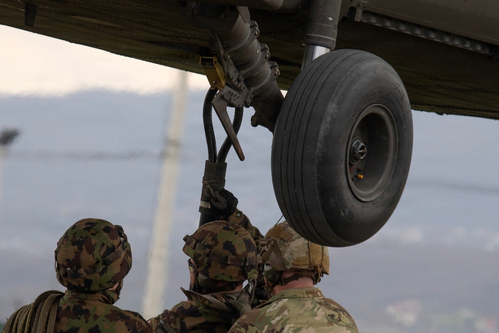 U.S. and Swiss forces conduct sling-load training in Kosovo