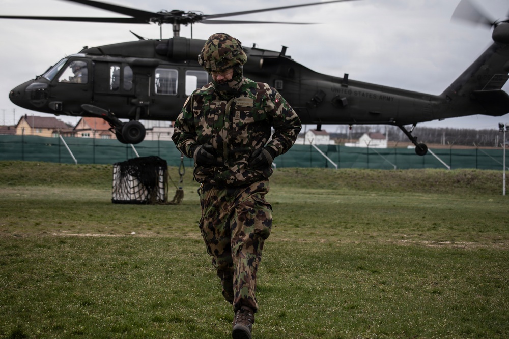 U.S. and Swiss forces conduct sling-load training in Kosovo