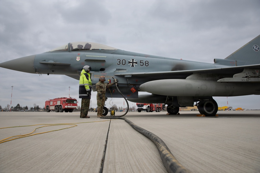 Joint refueling at Mihail Kogălniceanu Air Base underscores U.S.-German ties