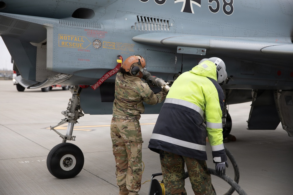 Joint refueling at Mihail Kogălniceanu Air Base underscores U.S.-German ties