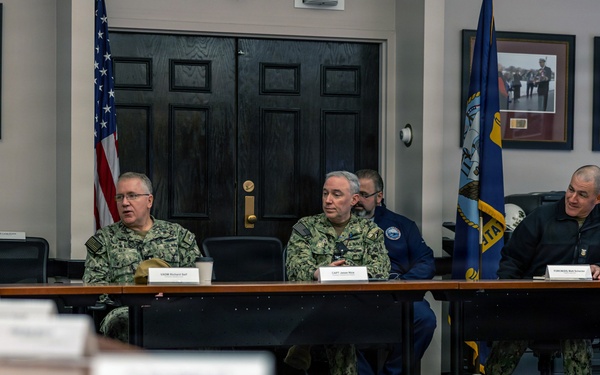 Commander of U.S. Submarine Forces Visits PNSY