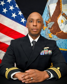 Lt. Cmdr. Larry Gunter awarded Military Health System (MHS) Nursing Leadership Excellence Award