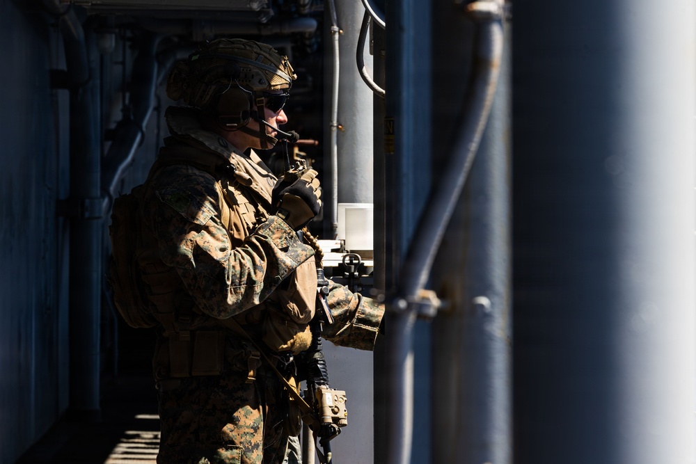 31st MEU | Lima Company conducts ship defense exercise