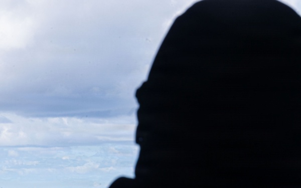 31st MEU | Safety Swimmers conduct hoist exercise