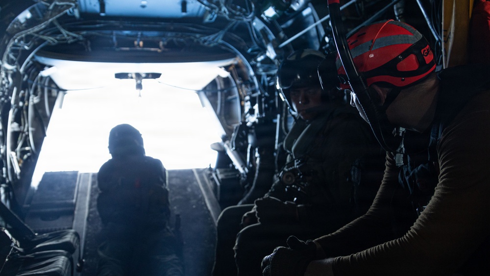 31st MEU | Safety Swimmers conduct hoist exercise