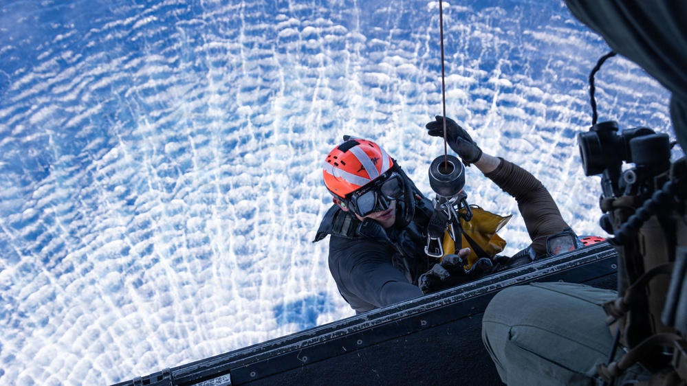 31st MEU | Safety Swimmers conduct hoist exercise