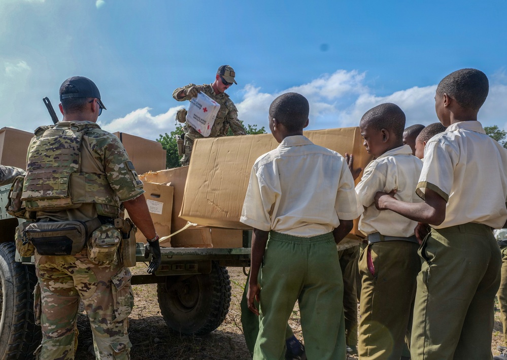 SETAF-AF civil affairs Soldiers conduct school donation mission in Kenya