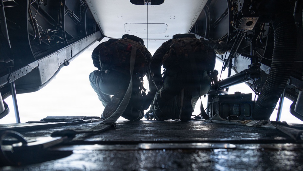 31st MEU | Safety Swimmers conduct hoist exercise