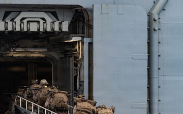 31st MEU | Lima Company conducts simulated amphibious assault