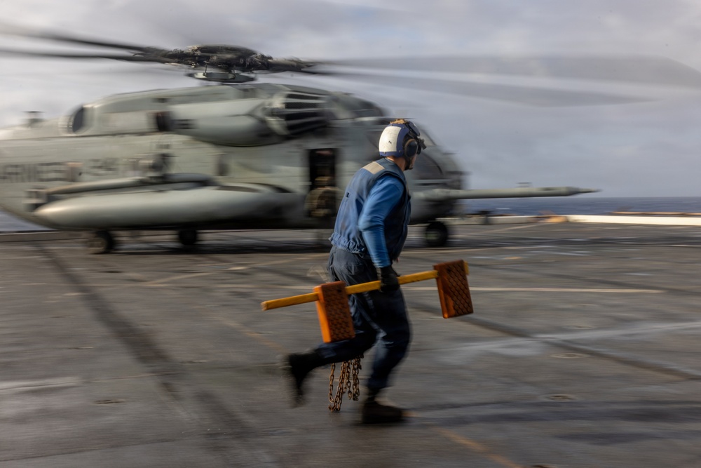 22nd MEU (SOC) | VMM-263 (REIN) CH-53E Flight Operations Aboard USS San Antonio
