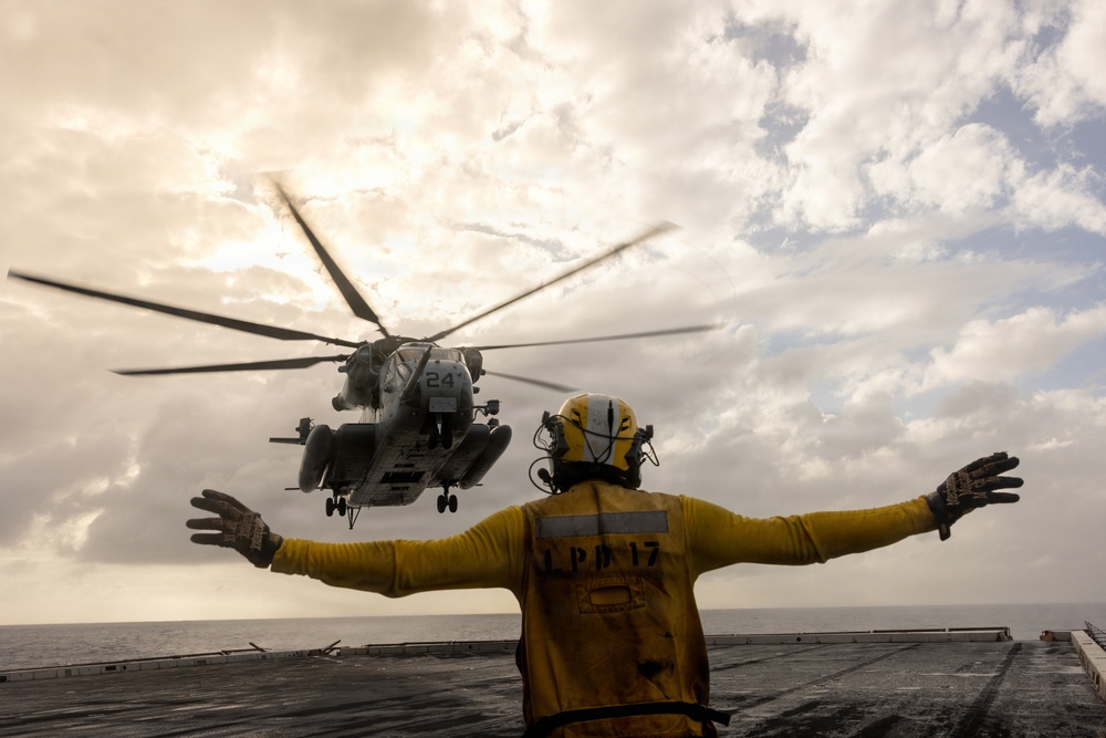 22nd MEU (SOC) | VMM-263 (REIN) CH-53E Flight Operations Aboard USS San Antonio