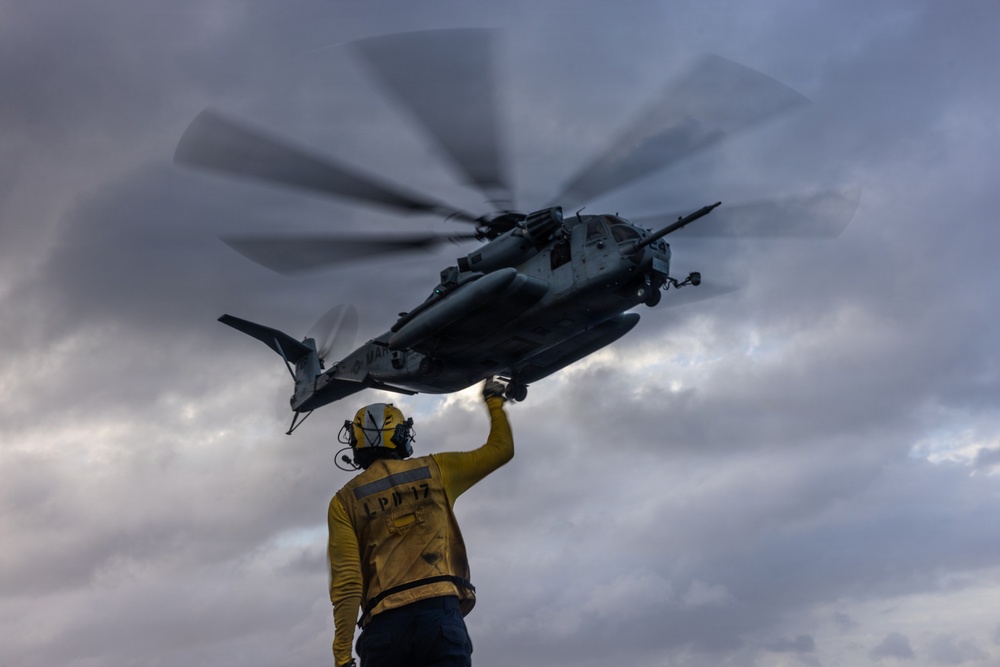 22nd MEU (SOC) | VMM-263 (REIN) CH-53E Flight Operations Aboard USS San Antonio