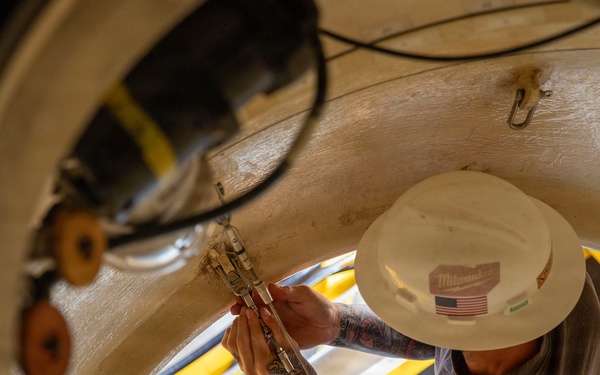 Undersea Rescue Command Conducts Manned Dive Event at Sea