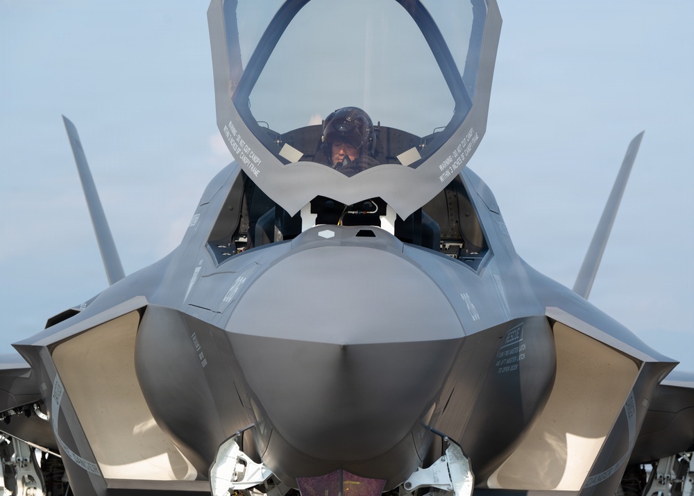 Bilateral aircrews execute cross-marshelling during NATR 26-1