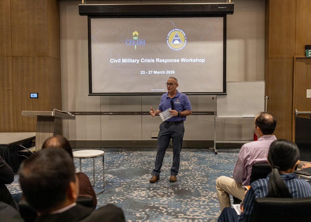 U.S. personnel, Philippine Officials, host civil-military crisis response workshop