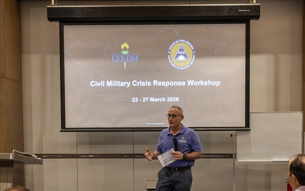 U.S. personnel, Philippine Officials, host civil-military crisis response workshop
