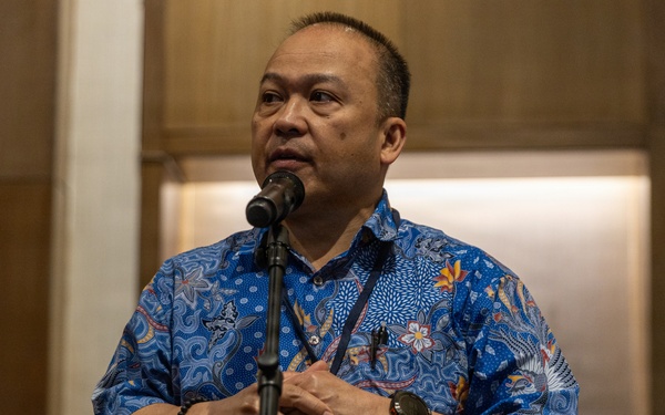 U.S. personnel, Philippine Officials, host civil-military crisis response workshop