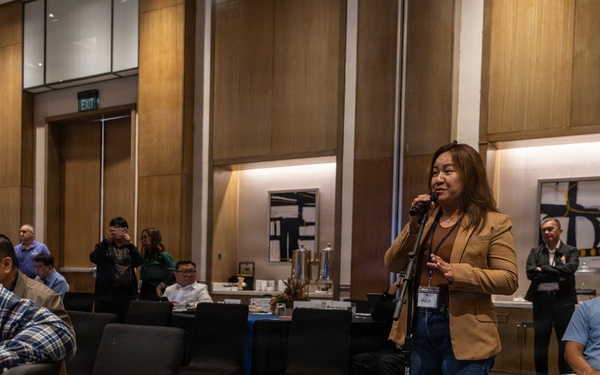 U.S. personnel, Philippine Officials, host civil-military crisis response workshop