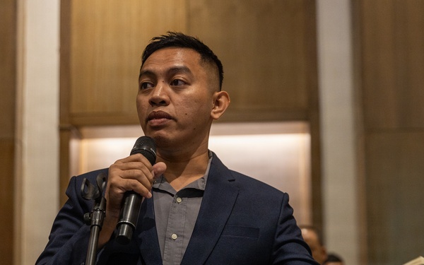 U.S. personnel, Philippine Officials, host civil-military crisis response workshop