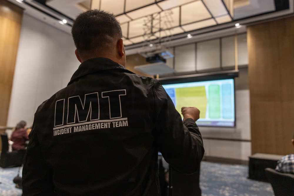 U.S. personnel, Philippine Officials, host civil-military crisis response workshop