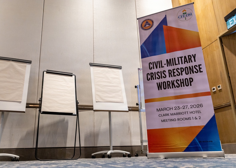 U.S. personnel, Philippine Officials, host civil-military crisis response workshop