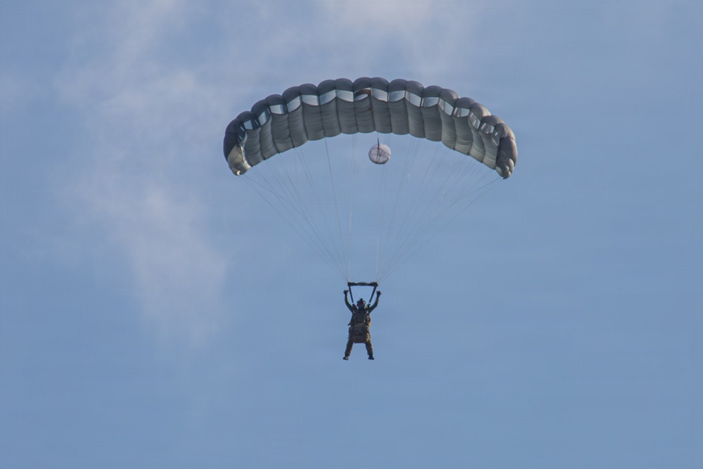 Soldiers and Green Berets with 1st SFG (A), U.S. Army Rangers, and U.S. Marines Conduct Joint Jump