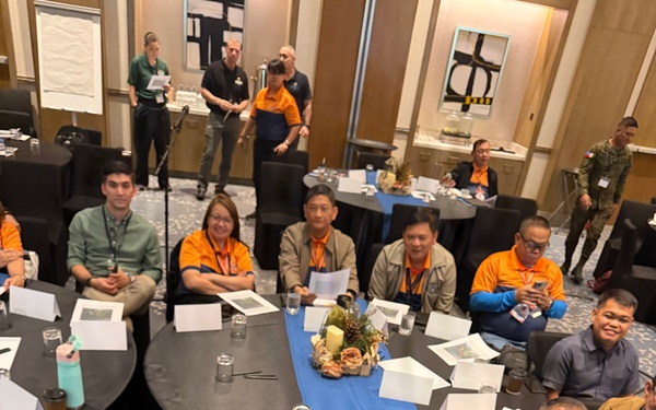U.S. personnel, Philippine Officials, host civil-military crisis response workshop