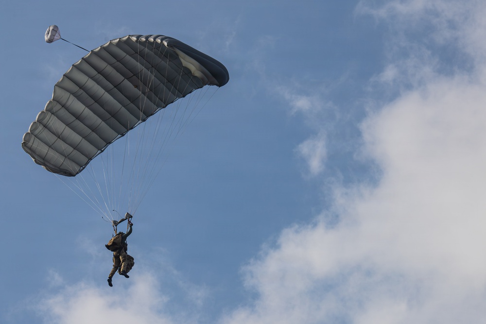 Soldiers and Green Berets with 1st SFG (A), U.S. Army Rangers, and U.S. Marines Conduct Joint Jump
