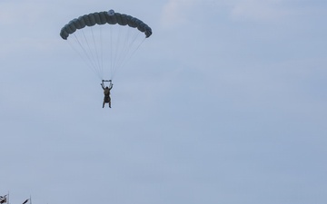 Soldiers and Green Berets with 1st SFG (A), U.S. Army Rangers, and U.S. Marines Conduct Joint Jump