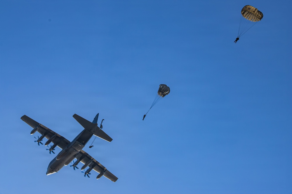 Soldiers and Green Berets with 1st SFG (A), U.S. Army Rangers, and U.S. Marines Conduct Joint Jump