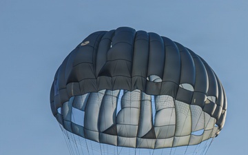 Soldiers and Green Berets with 1st SFG (A), U.S. Army Rangers, and U.S. Marines Conduct Joint Jump