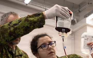 U.S. and Estonian forces conduct blood transfusion training