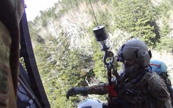 Tennessee Guardsmen rescue hiker in East Tennessee