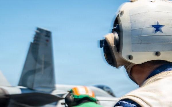 Guatemalan Distinguished Visitors Observe Nimitz Flight Operations