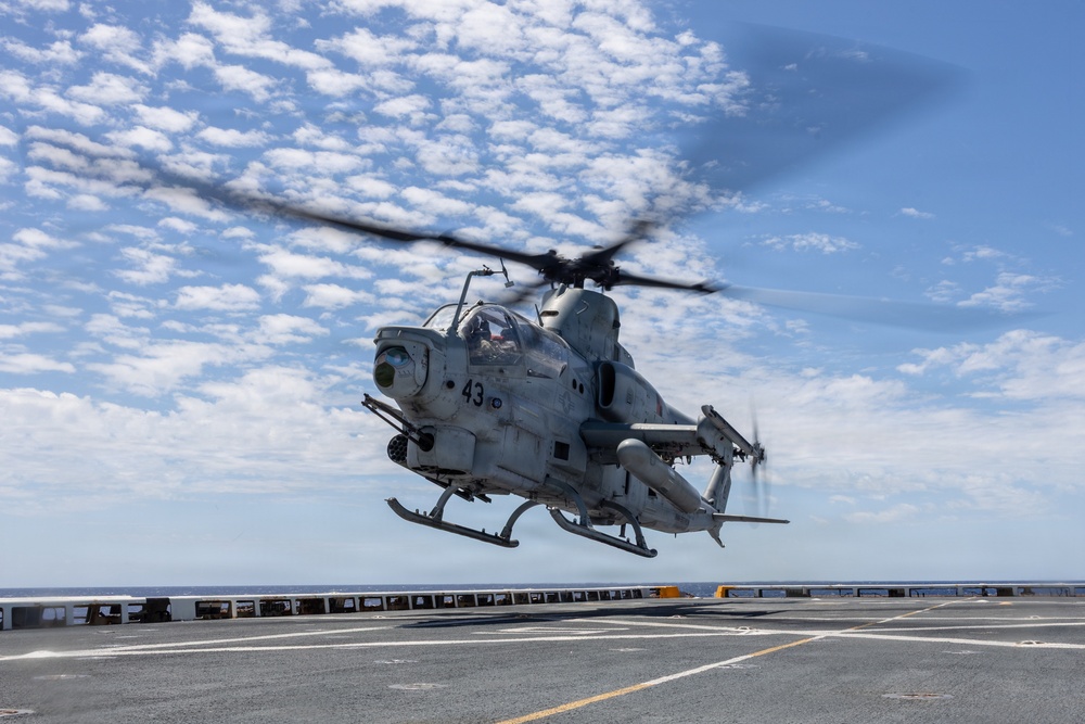 22nd MEU(SOC) | Flight Operations Aboard USS Fort Lauderdale