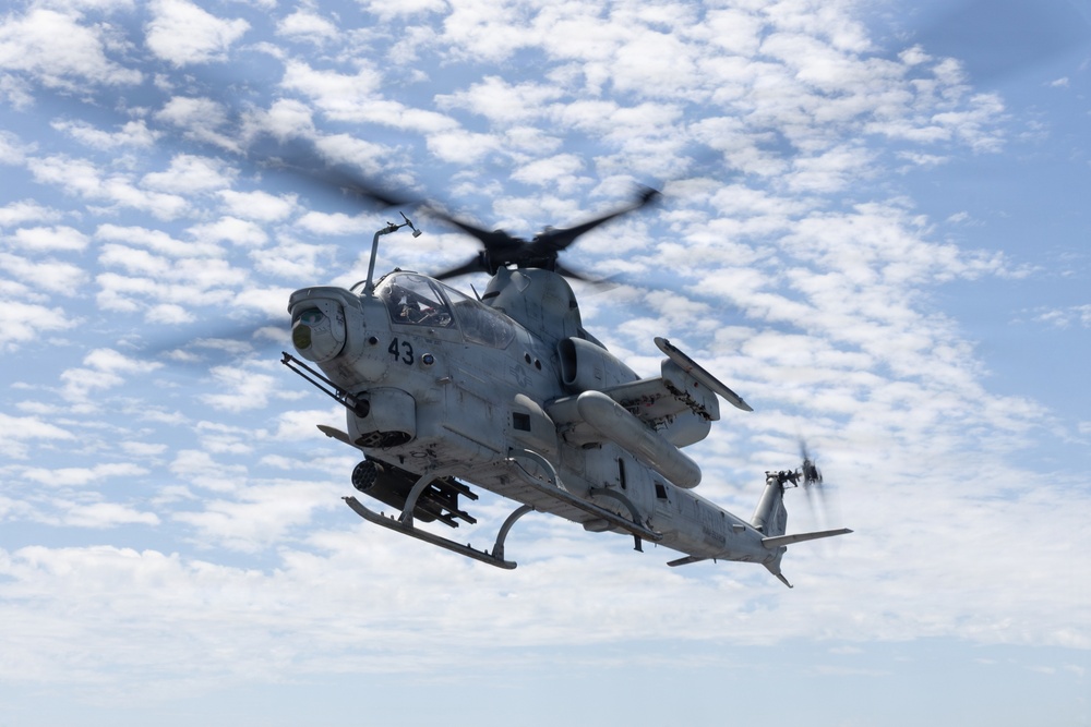 22nd MEU(SOC) | Flight Operations Aboard USS Fort Lauderdale