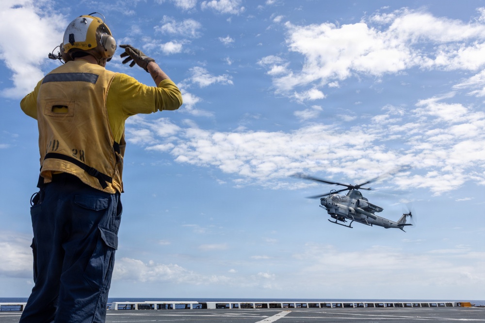 22nd MEU(SOC) | Flight Operations Aboard USS Fort Lauderdale