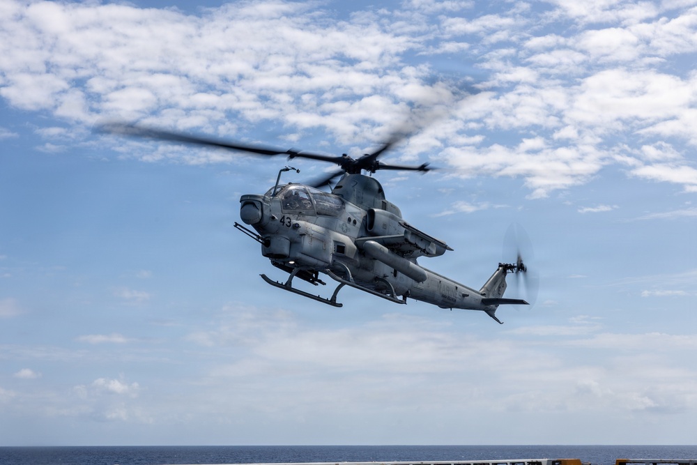 22nd MEU(SOC) | Flight Operations Aboard USS Fort Lauderdale