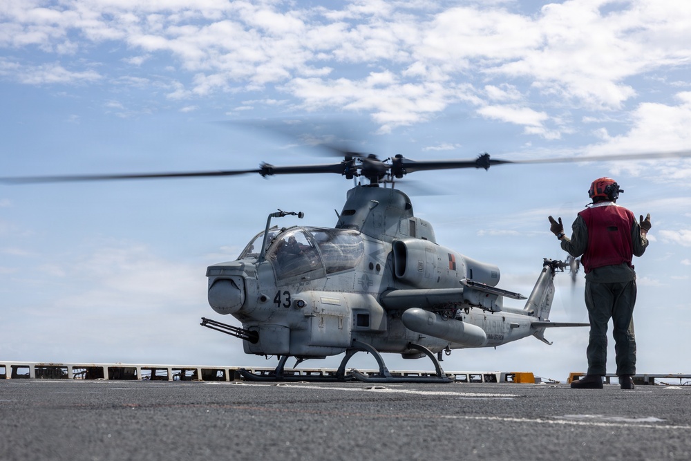 22nd MEU(SOC) | Flight Operations Aboard USS Fort Lauderdale