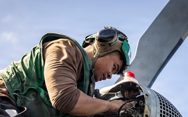 USS Iwo Jima Sailors Conduct MH-60S Sea Hawk Maintenance