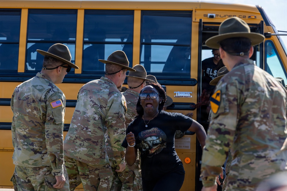 Students, coaches experience Army discipline, teamwork during U.S. Army Experience at Fort Hood