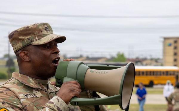 Students, coaches experience Army discipline, teamwork during U.S. Army Experience at Fort Hood