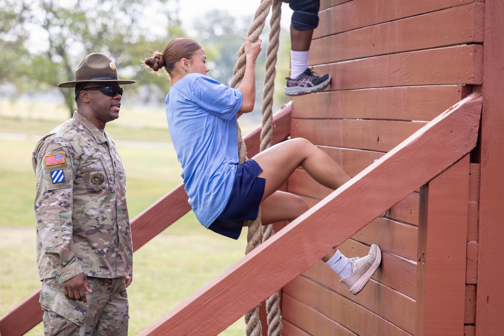 Students, coaches experience Army discipline, teamwork during U.S. Army Experience at Fort Hood