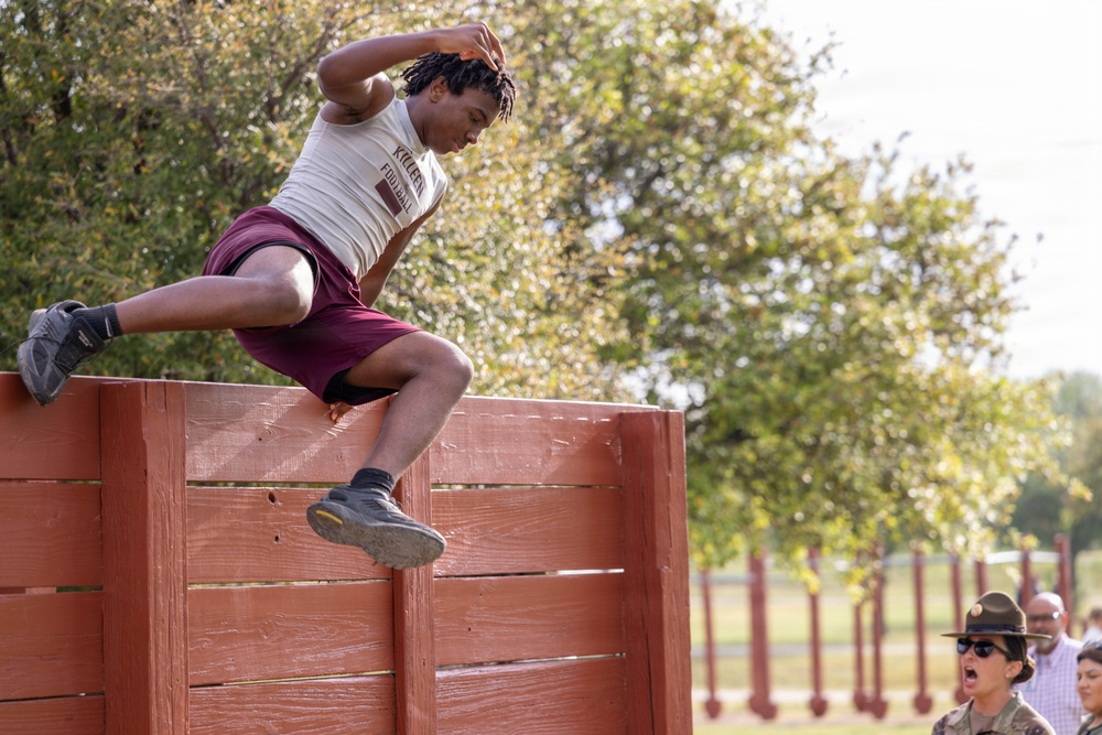 Students, coaches experience Army discipline, teamwork during U.S. Army Experience at Fort Hood